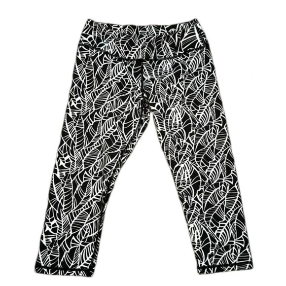 Lululemon Wunder Under Crop Full-On Luxtreme Roll Down Black High Waist Size 4 - Picture 1 of 11